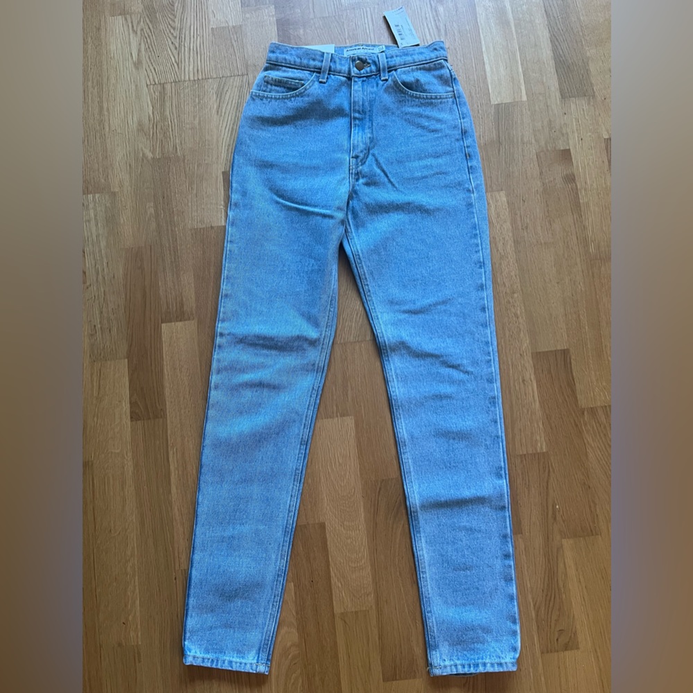 BNWT AA High Waist Mom Jean • size 26 - Picture 2 of 7
